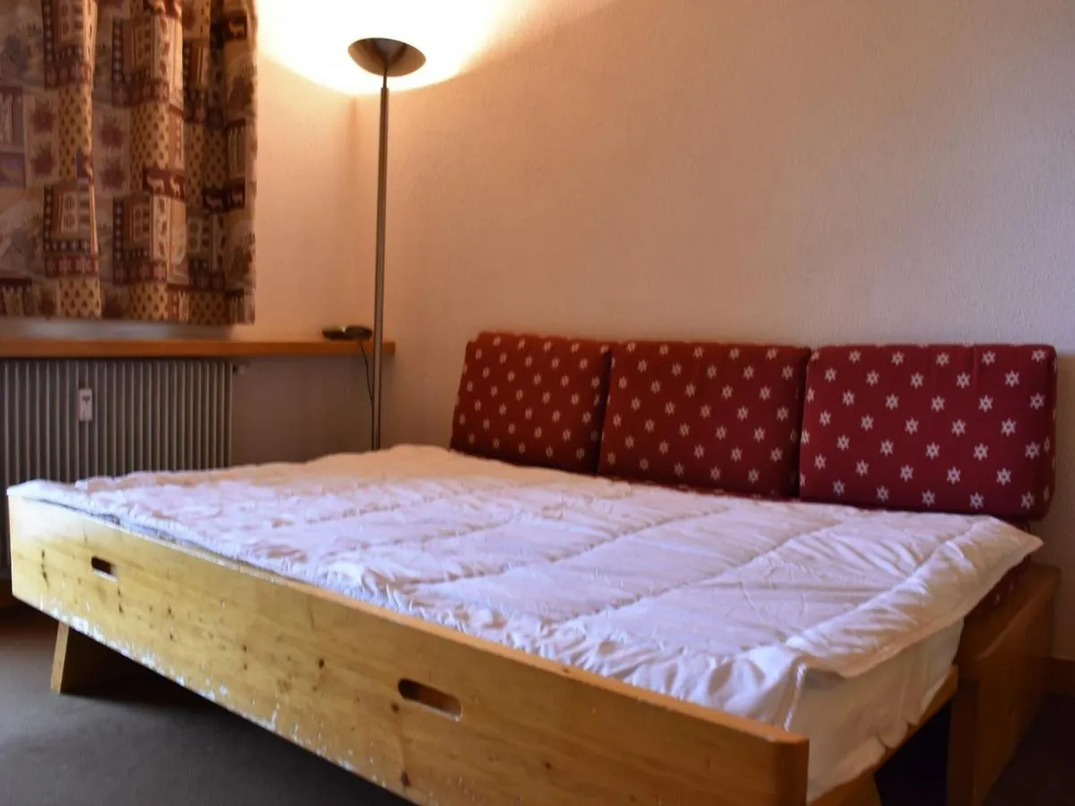 Studio 2/4 Pers, Acces Pistes Et Piscine, Proche Commerces, Meribel - Fr-1-180-297 0*,  France